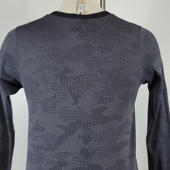 LULULEMON Swiftly Breathe Long Sleeve Vented Camo Top size 4 - Picture 5 of 8